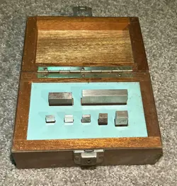 VINTAGE SET OF MITUTOYO 7 PIECE GAGE BLOCK SET PLUS CASE