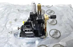 DOVER 12-1594 X/Y/Z LINEAR POSITIONING STAGE W/ MITUTOYO MICROMETER