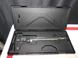MITUTOYO ABSOLUTE DIGITAL CALIPER 0'' TO 8'' 500-172-30 (EB78)