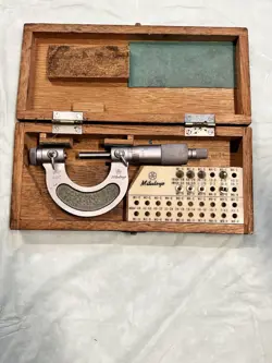 MITUTOYO 0-1” SCREW PITCH THREAD MICROMETER NO. 126-137A W/ANVILS  NICE!