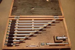 OLDER MITUTOYO INSIDE MICROMETER SET W/ RODS AND CASE 141-133 MACHINIST TOOL