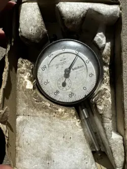 MITUTOYO WHITE DIAL INDICATOR - 2904S