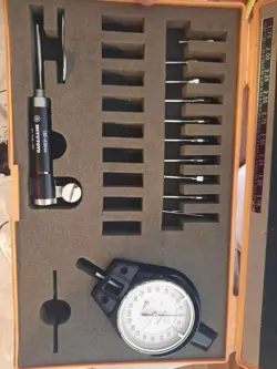 MITUTOYO DIAL BORE GAUGE/ 526-162/1.5-4MM / 0.001MM WITH INVOICE