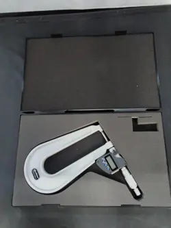 MITUTOYO 389-251-30 MICROMETER