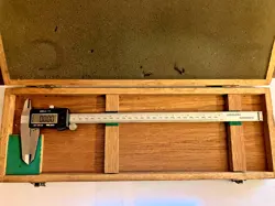 12”  DIGITAL CALIPER IN MITUTOYO WOODEN BOX.  CAN'T CONFIRM CALIPER IS MITUTOYO.