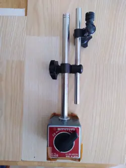 MITUTOYO  7010S MAGNETIC BASE AND CLAMPS   MADE IN JAPAN    NEW OLD STOCK