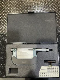 MITUTOYO C/N 126-139  2-3” SCREW THREAD MICROMETER WITH ANVILS, LIKE STARRETT 
