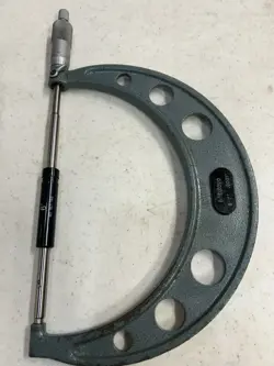 MITUTOYO CARBIDE TIPPED MICROMETER 103-221A 6-7 IN, INCLUDES 167-146