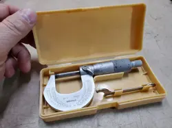 VINTAGE MITUTOYO 0-1 INCH MICROMETER NO. 101-113 M220-1 IN WITH CASE & WRENCH