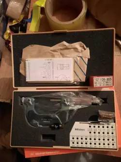 NEW MITUTOYO UNOPENED SCREW THREAD MICROMETER 25-50MM WITH NEW ANVILS 126-805