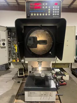 MITUTOYO PJ-300 PROFILE PROJECTER/COMPARATOR W/QUADRA DRO