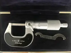 SLIGHTLY USED MITUTOYO MICROMETER 0-25MM WITH RESOLUTION 0.01MM WITH INVOICE