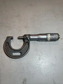 MITUTOYO 0-1” OUTSIDE MICROMETER .0001” WITH CARBIDE FACES AND LOCKING SPINDLE