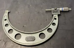 MITUTOYO 193-109 OUTSIDE MICROMETER W/RATCHET STOP 200-225 .001” USED