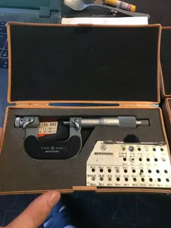 USED MITUTOYO THREAD MICROMETER 0-25MM WITH MITUTOYO 126-802 ANVIL WITH INVOICE