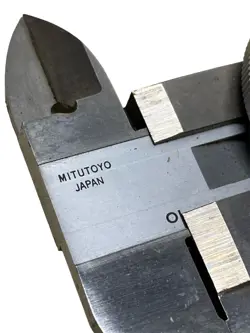 MITUTOYO DIAL CALIPER 505-626-50 SHOCK PROOF WITH CASE A3