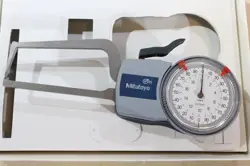 MITUTOYO OUTSIDE THICKNESS POINT DIAL CALIPER GAUGE GAGE 0-20MM / 0.01MM