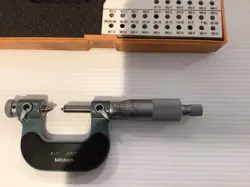 MITHUTOYO OUTSIDE MICROMETER NO. 126-137  0-1 X .001. SCREWTHREAD.