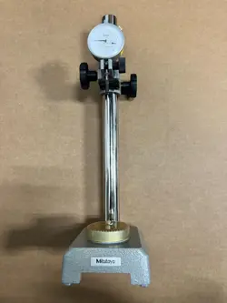 MITUTOYO CALIBRATOR AND STAND #519-109E SERIAL #900188