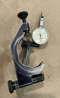 MITUTOYO 513-202 DIAL INDICATOR WITH INDICOL 625-8522 UNIVERSAL DIAL HOLDER