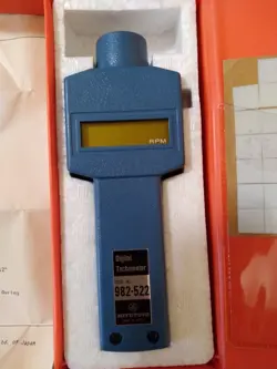 MITUTOYO DIGITAL TACHOMETER 982-522     6-30,000 RPM