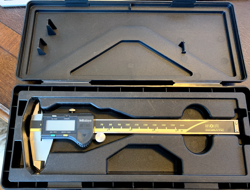 MITUTOYO 0-6 DIGITAL CALIPER WITH CASE