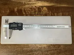 MITUTOYO DIGITAL CALIPER 8MACHINISTS TOOL.