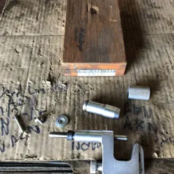 MITUTOYO ACM 117-107 1 V (PARTS, RUSTED AND STUCK)