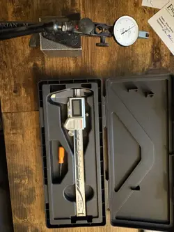 MACHINIST TOOLS DIGITAL VERNIER AND DIAL INDICATOR. MITUTOYO AND BROWN AND SHARP