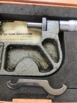 DIAL INDICATING MICROMETER