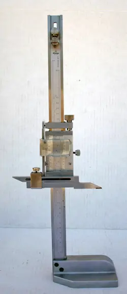 MITUTOYO 12 VERNIER HEIGHT GAGE WITH MAGNIFIER STAINLESS, MADE IN JAPAN - CASE