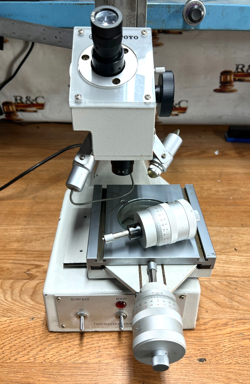 MITUTOYO TOOLMAKERS MICROSCOPE MODEL # 176-911