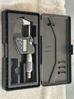 MITUTOYO 293-340-30 COOLANT PROOF IP65 DIGITAL MICROMETER - NEW BATTERY