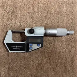 MITUTOYO DIGITAL MICROMETER 293-401 0-25MM