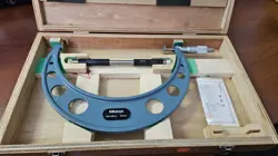 MITUTOYO 123-109 DISC MICROMETER, 200-225 MM, 0.01MM GRADUATION WITH CASE