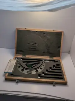 MITUTOYO NO. 104-137 OUTSIDE MICROMETER SET WITH ANVILS