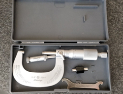 NICE TESTED 104-165 MITUTOYO MICROMETER W/ INTERCHANGEABLE ANVILS 0-2