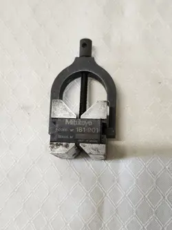 MITUTOYO # 181-901  SINGLE V-BLOCK  AND CLAMP