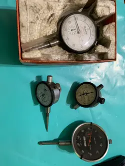 LOT OF 4 VINTAGE MACHINIST DIAL INDICATORS , CEN-TECH, STARRETT, MITUTOYO