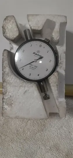 MITUTOYO 2803-10 DIAL INDICATOR ON COMPARATOR STAND 421