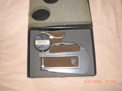 DIGITAL THICKNESS MICROMETER