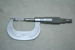 BLADE MICROMETER MEASURING