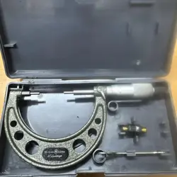 TOOL WITH ADJUSTMENT