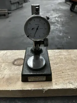 MITUTOYO DIAL GAGE STAND AND GAGE
