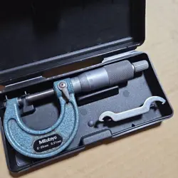 TOOL WITH ADJUSTING