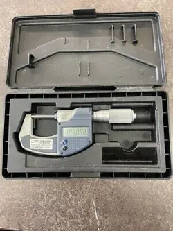 MITUTOYO 293-832-30 DIGITAL MICROMETER - HARD CASE INCLUDED (1092153)