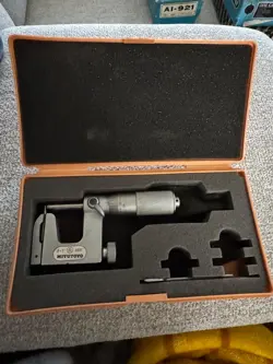 UNIVERSAL MICROMETER NO.