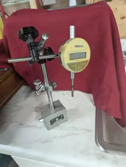 MITUTOYO DIGITAL INDICATOR 543-611  WITH MAGNETIC BASE AND STAND/SUPPORT