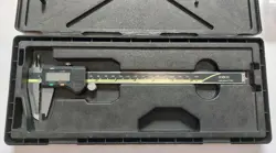 MITUTOYO CD8CX DIGITAL CALIPER 0-200MM MEASURING TOOL USED GOOD CONDITION