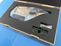 LCD MICROMETER